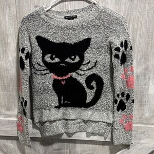 Women’s Gray Sweater with Black Cat and Pink Accents. M1